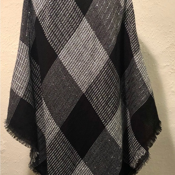 Toggle button long poncho - Picture 5 of 6
